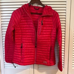 LL Bean | XS P, Women’s Ultralight 850 Down Downtek Pertex Red Puffer Jacket